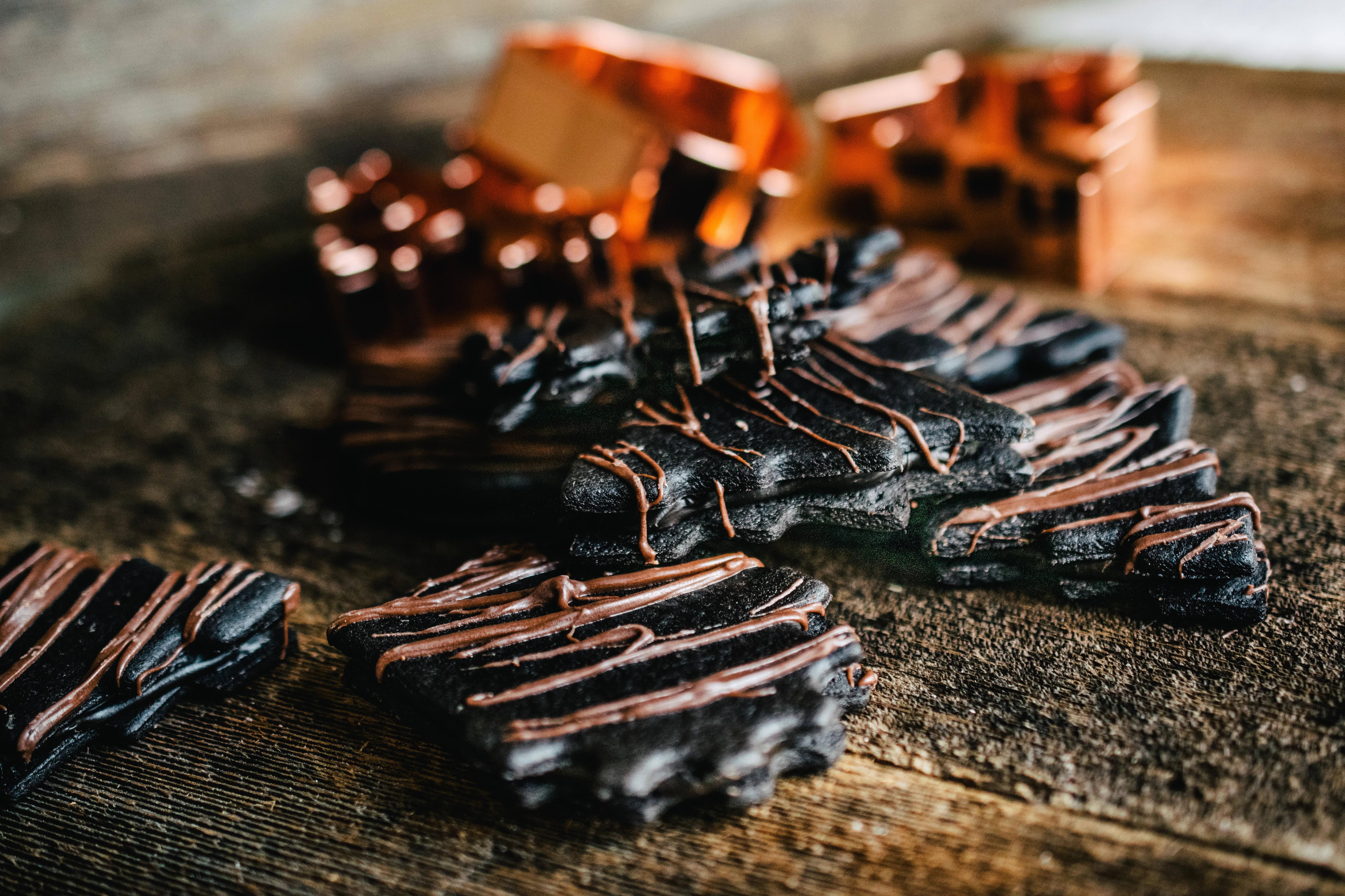 An assortment of mint chocolate sandwich cookies. 