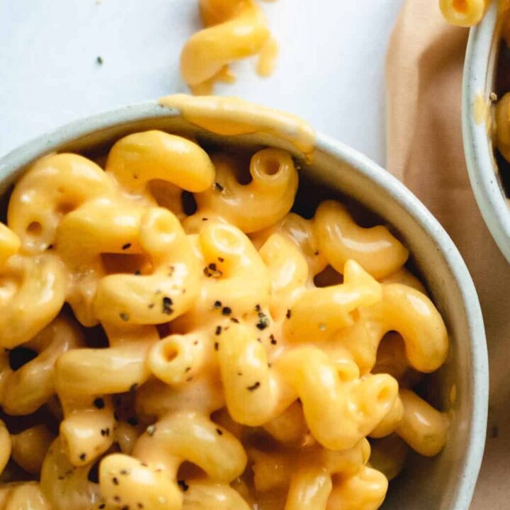 Spiral macaroni noodles in a smooth cheese sauce