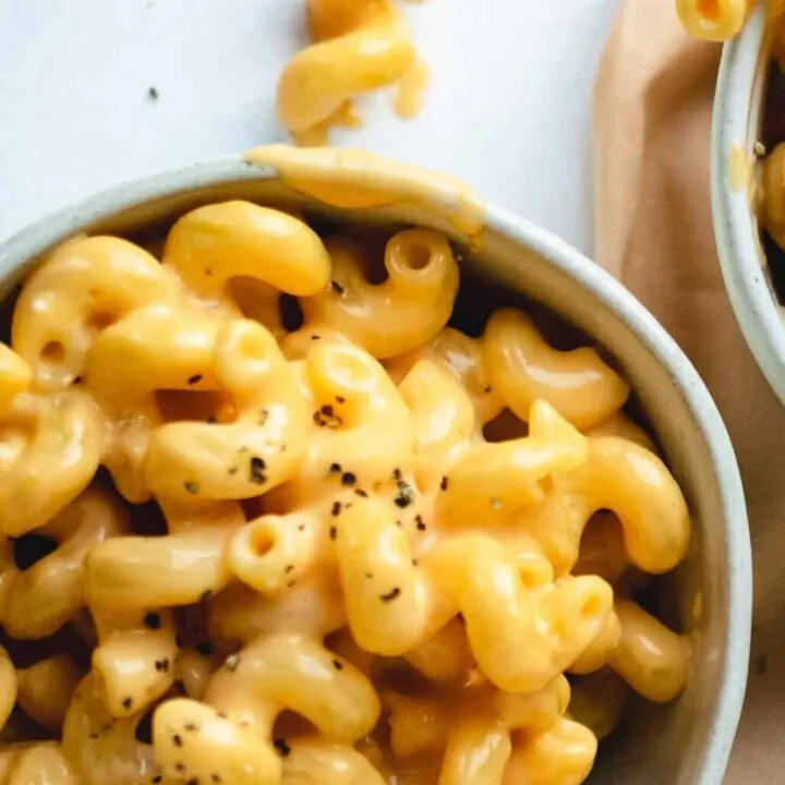 Spiral macaroni noodles in a smooth cheese sauce