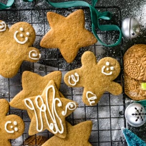 Gingerbread men and star shaped gingerbread cookies with icing.