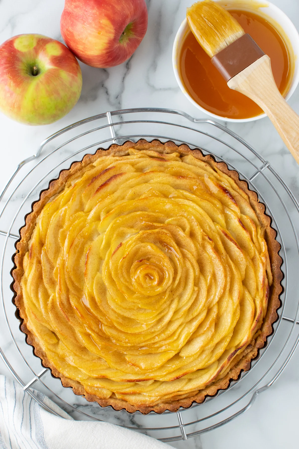 an apple tart with apples